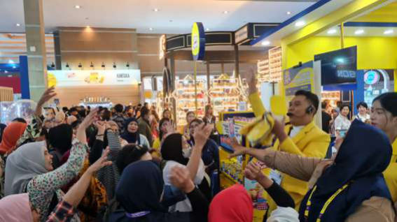 Crowd at the Dairy Champ booth, SIAL InterFOOD 2025